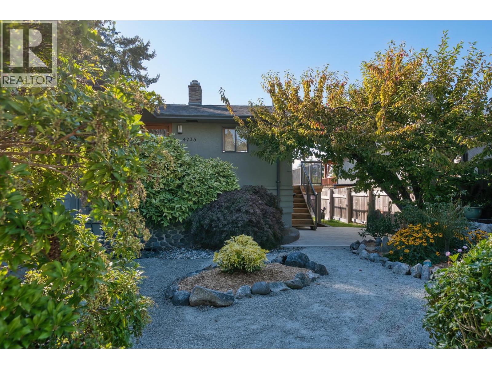 4735 LAUREL AVENUE, Sechelt