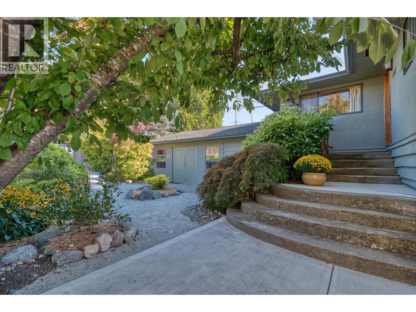 4735 LAUREL AVENUE, Sechelt