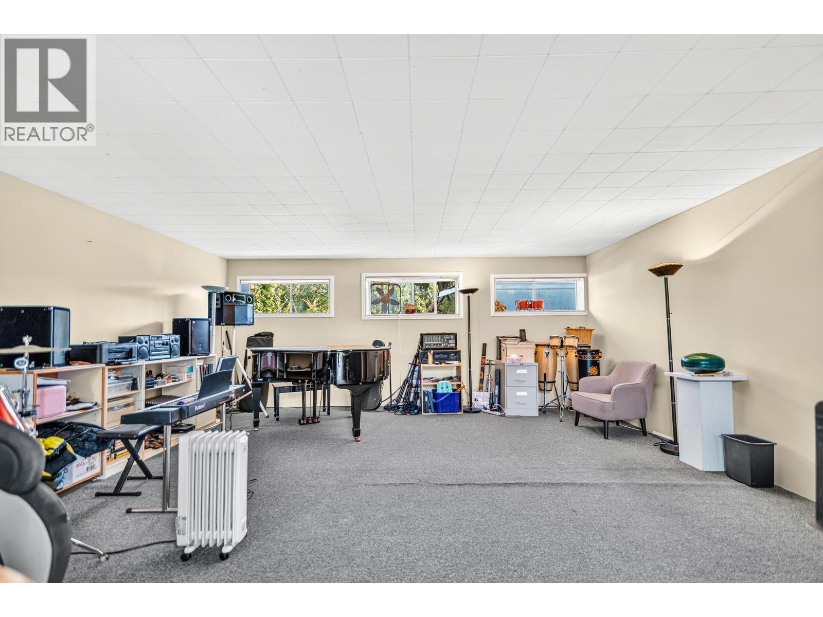 4735 LAUREL AVENUE, Sechelt