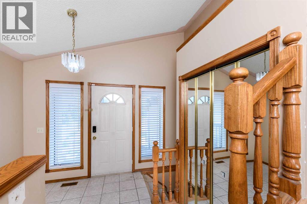 156 DEL RAY Road NE, Monterey Park, Calgary photo 2