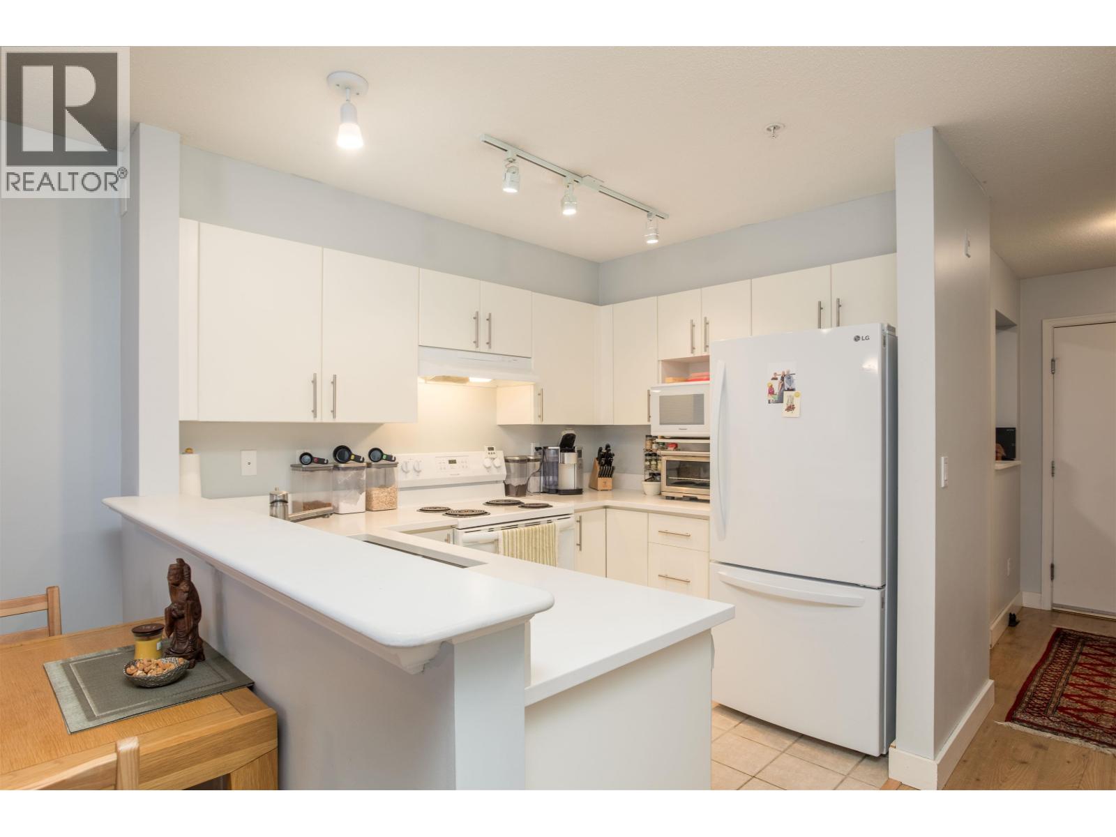 313 147 E 1ST STREET, North Vancouver — photo 2