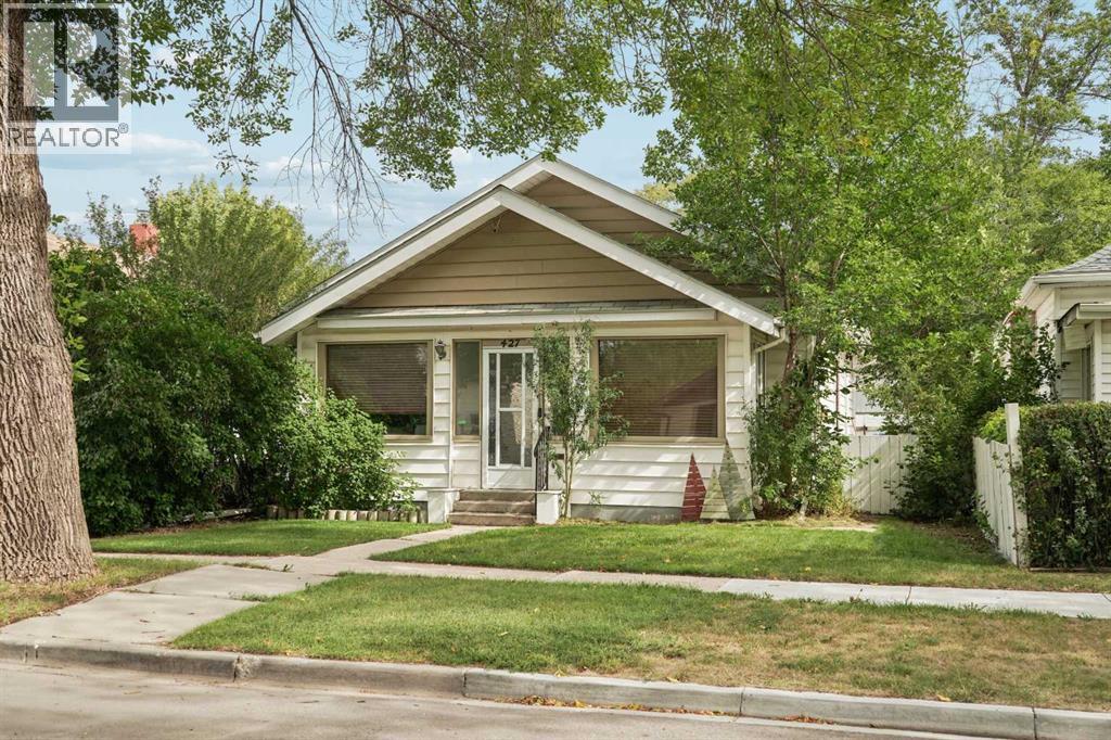 427 12A Street N, Lethbridge — photo 2