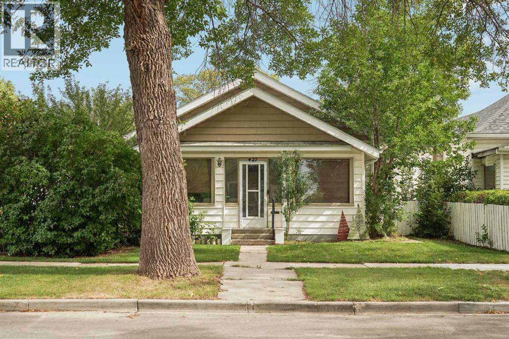 427 12A Street N, Lethbridge, Alberta, T1H2J5