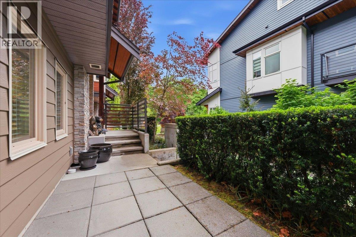 24 897 PREMIER STREET, North Vancouver — photo 2