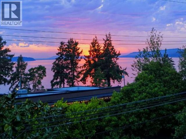 4598 MARINE AVE, Powell River