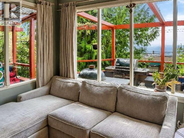 4598 MARINE AVE, Powell River