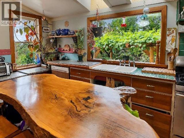 4598 MARINE AVE, Powell River