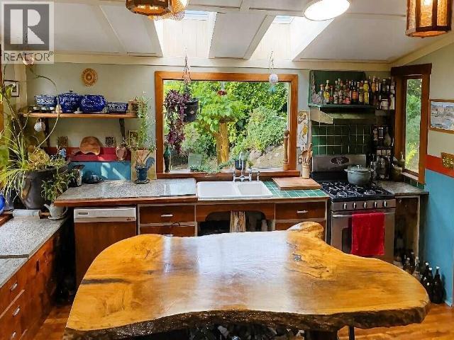 4598 MARINE AVE, Powell River
