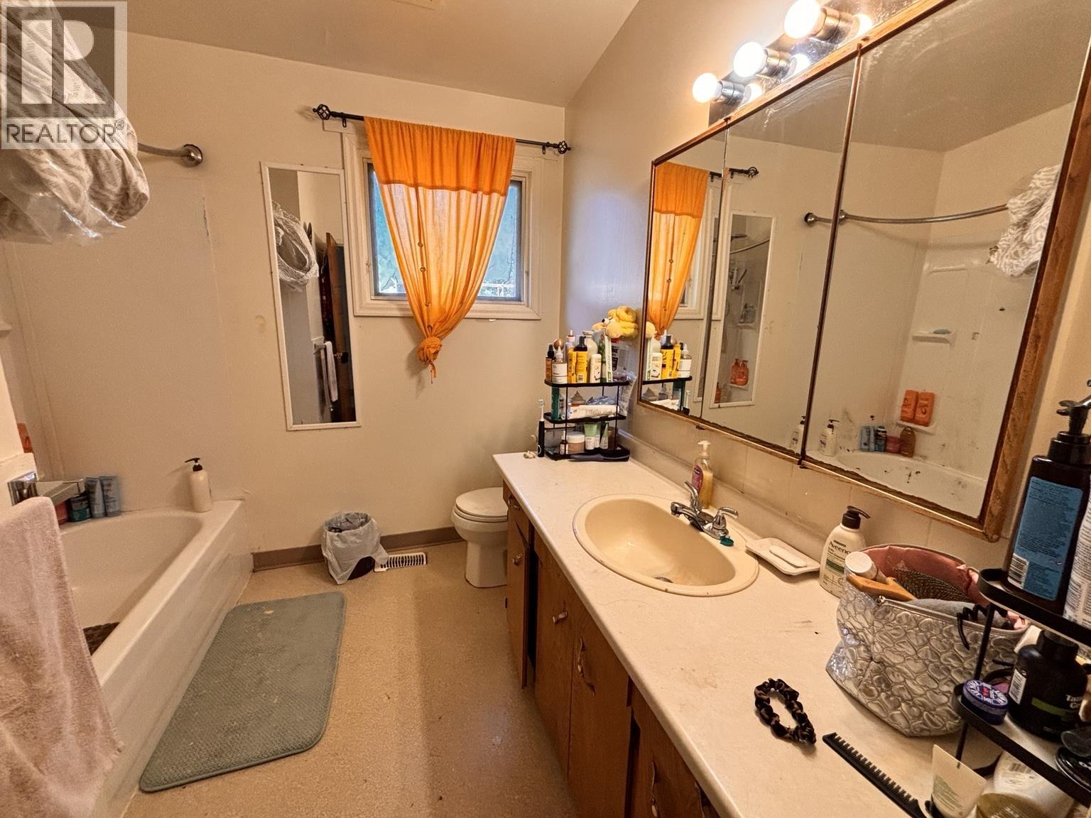 Photo 9 of 12 — 404 MCINNIS AVENUE · Prince George, BC
