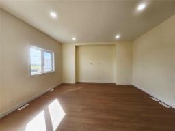 Living room - 24 Grouse Crescent, Winnipeg, MB R2V5L5 Photo 6
