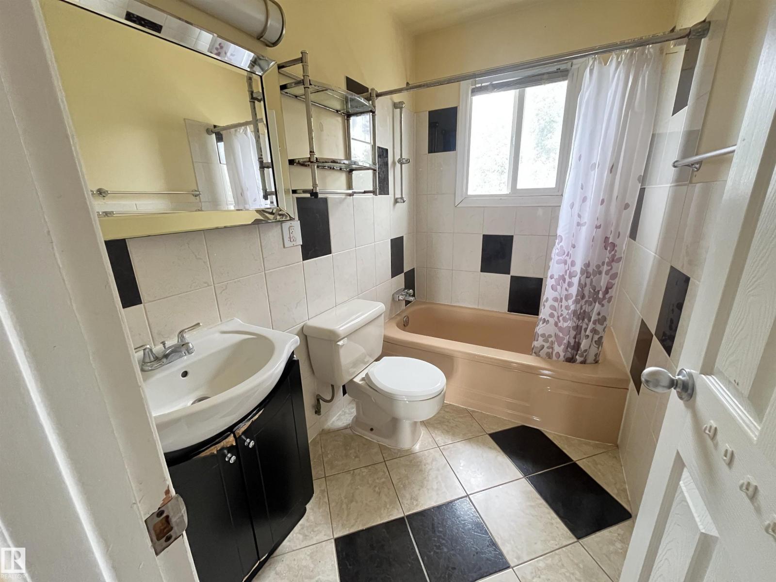 8817 163 ST NW - 11