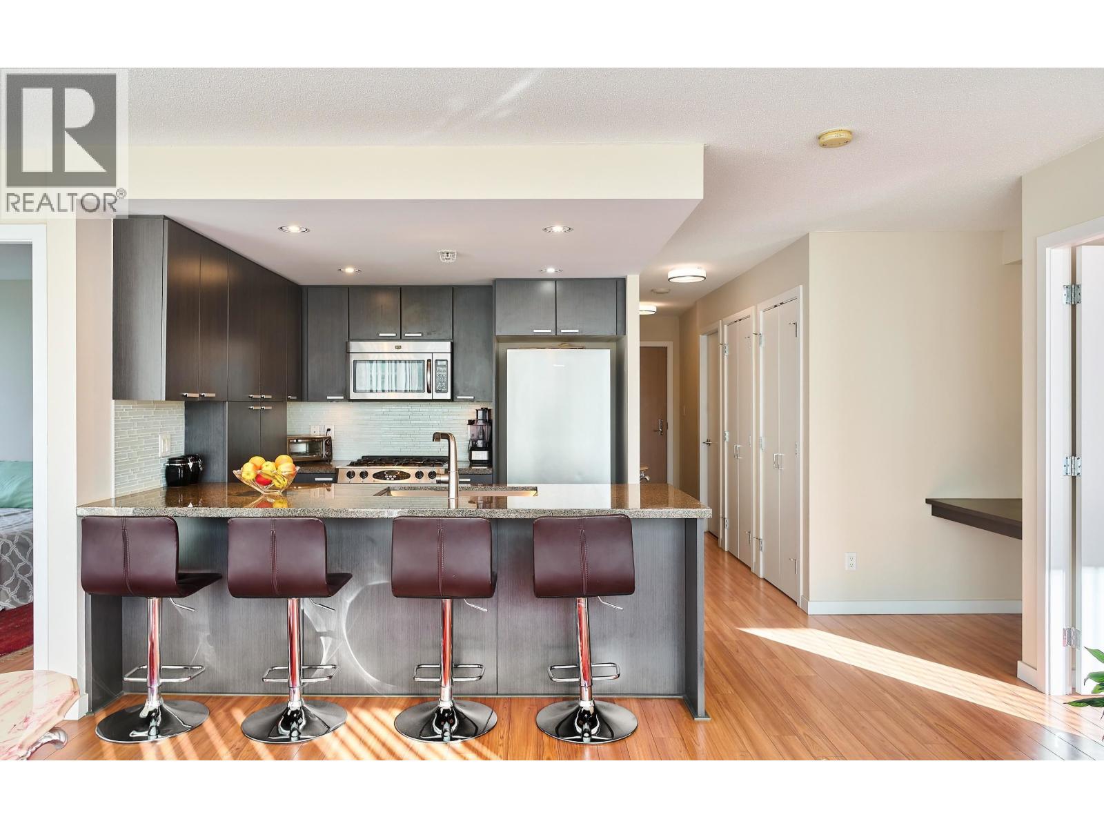 805 2232 DOUGLAS ROAD, Burnaby — photo 3