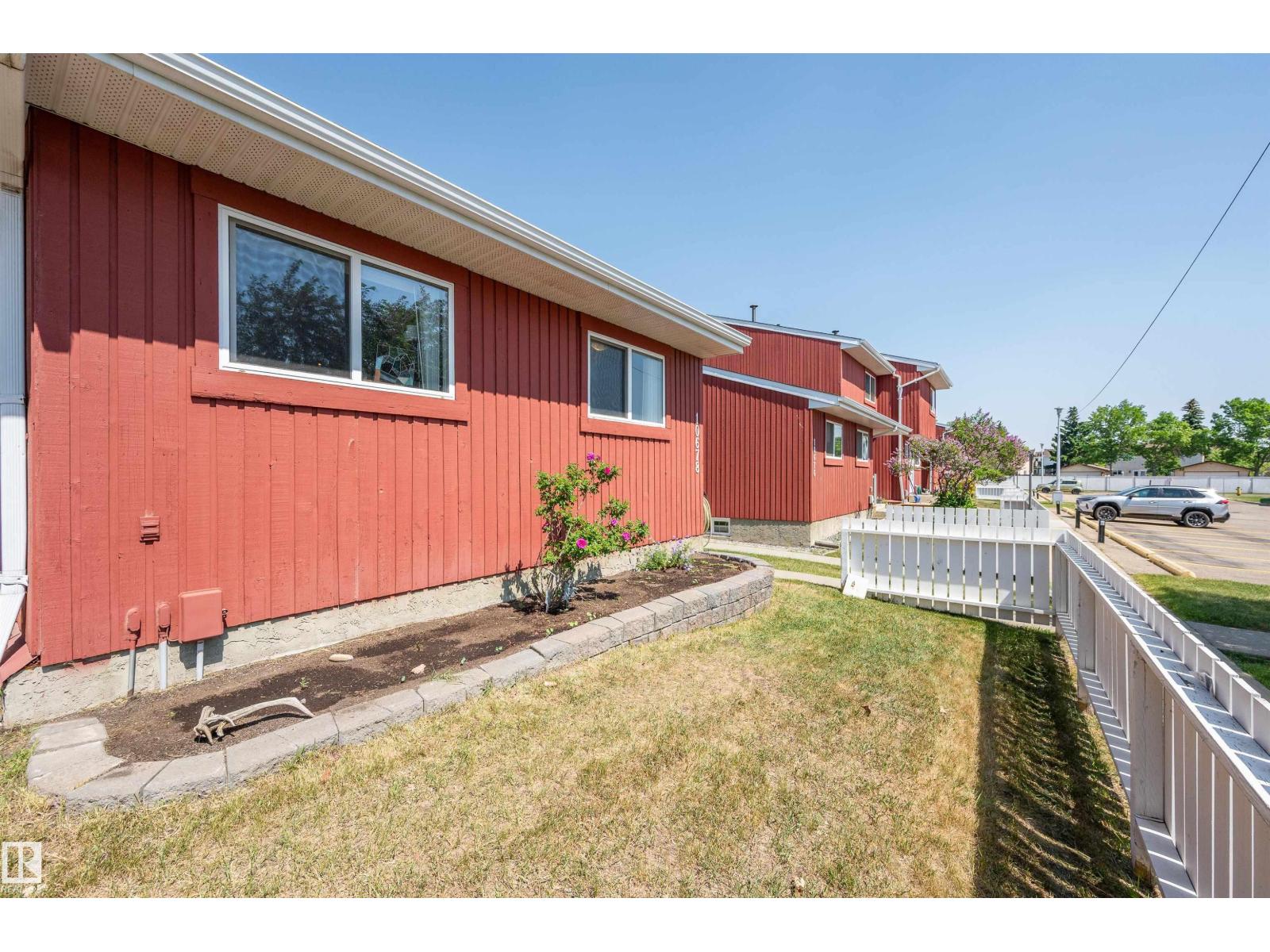 10678 Beaumaris RD NW, Edmonton — photo 4