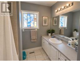 1689 Whitestone Drive, Oshawa, ON L1K2X2 Photo 15