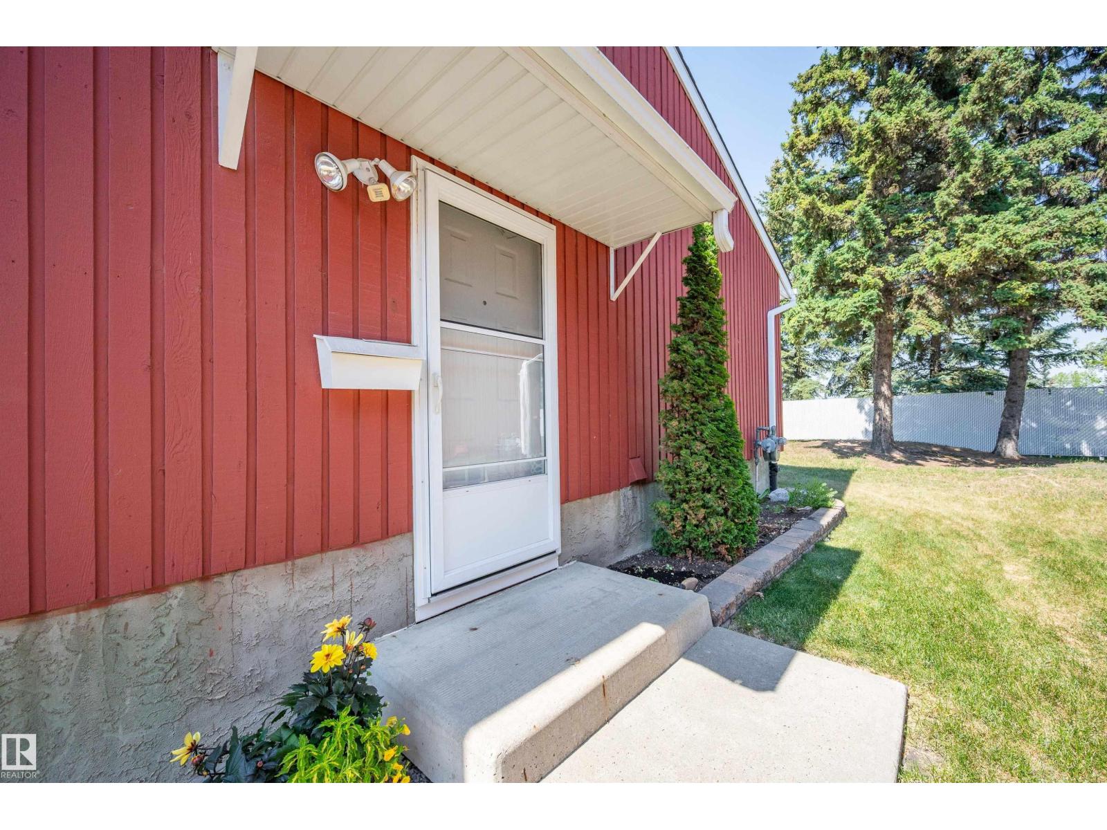 10678 Beaumaris RD NW, Edmonton — photo 6