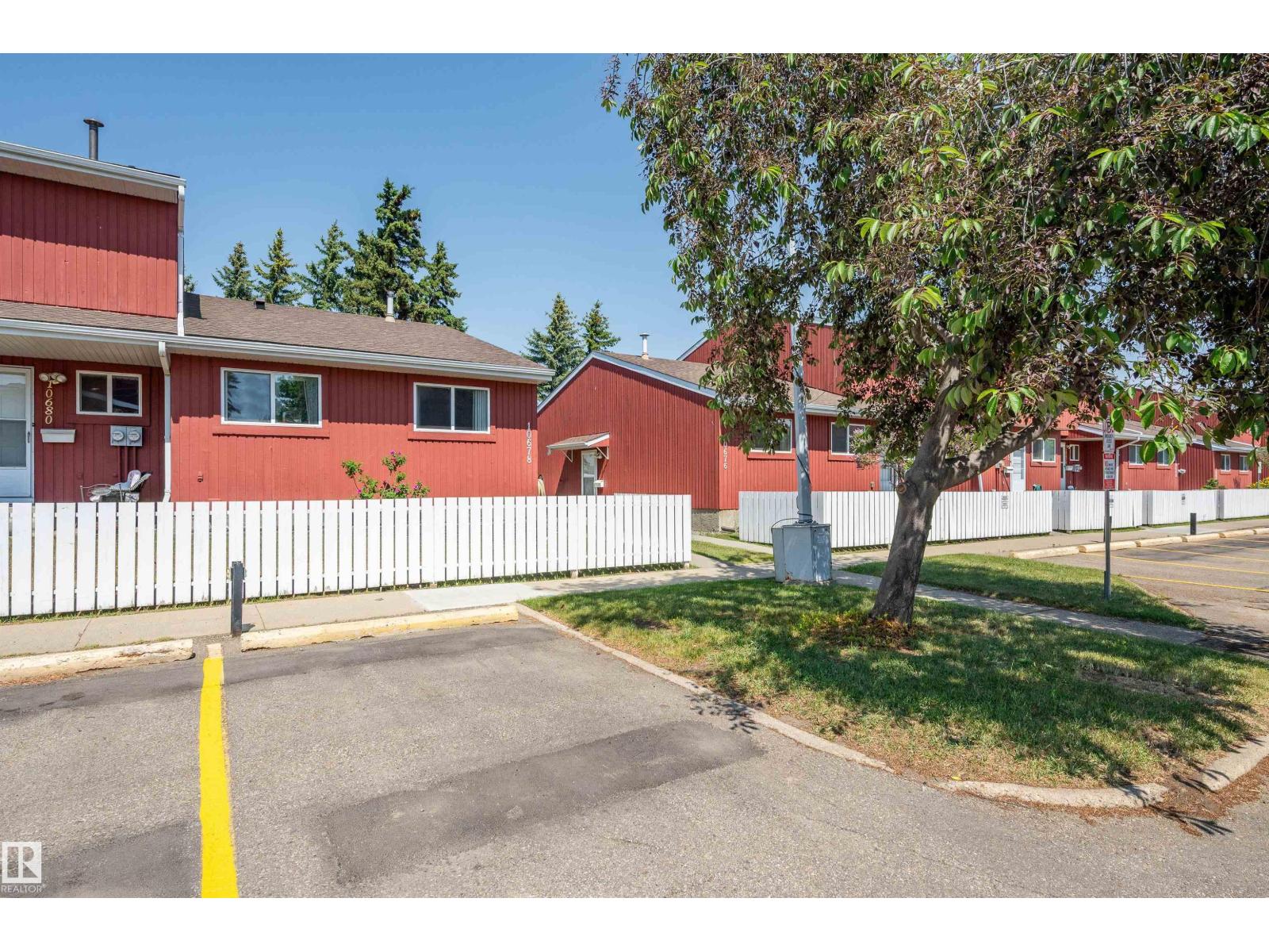 10678 Beaumaris RD NW, Edmonton — photo 3