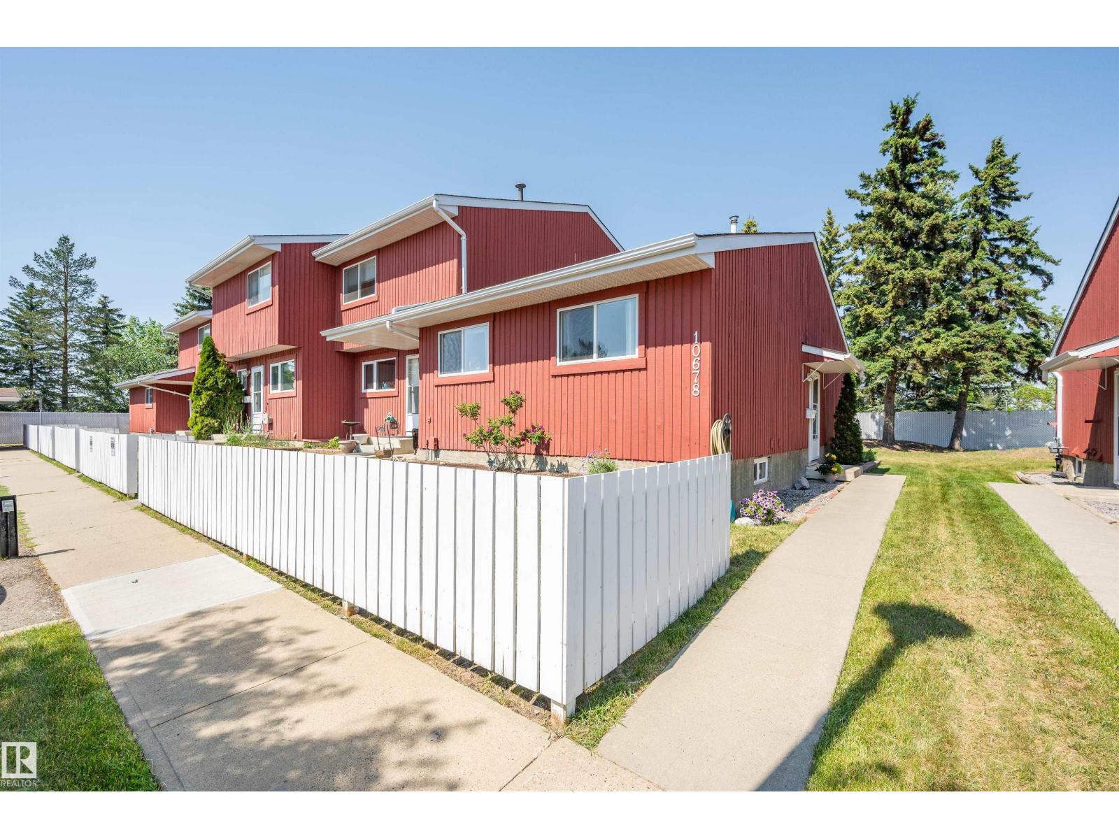 10678 Beaumaris RD NW, Edmonton — photo 2