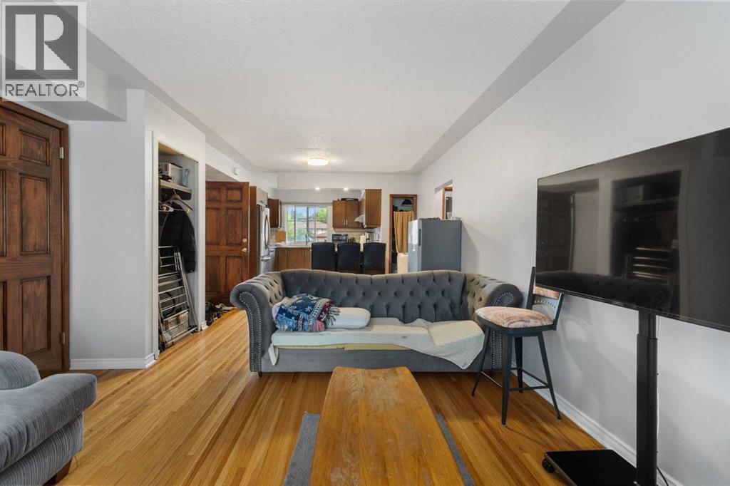 128 40 Avenue NW - 21