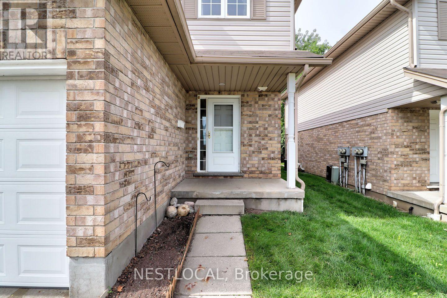 11 - 10 FALLOWFIELD DRIVE — photo 2