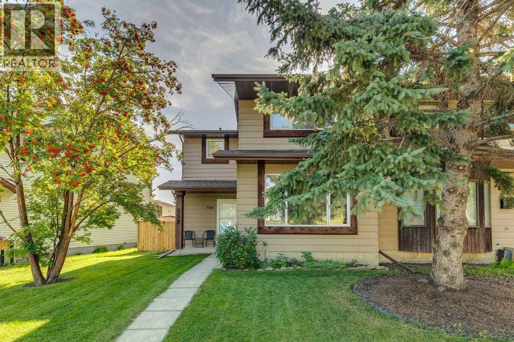 558 Strathcona Drive SW, Strathcona Park, Calgary photo 1