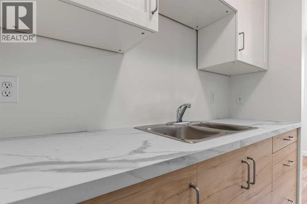 #4 4547 7 Avenue SE - 8