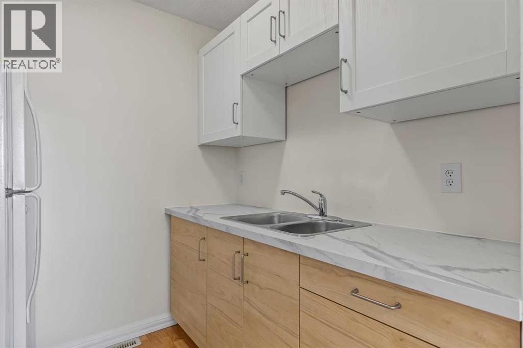 #4 4547 7 Avenue SE - 7