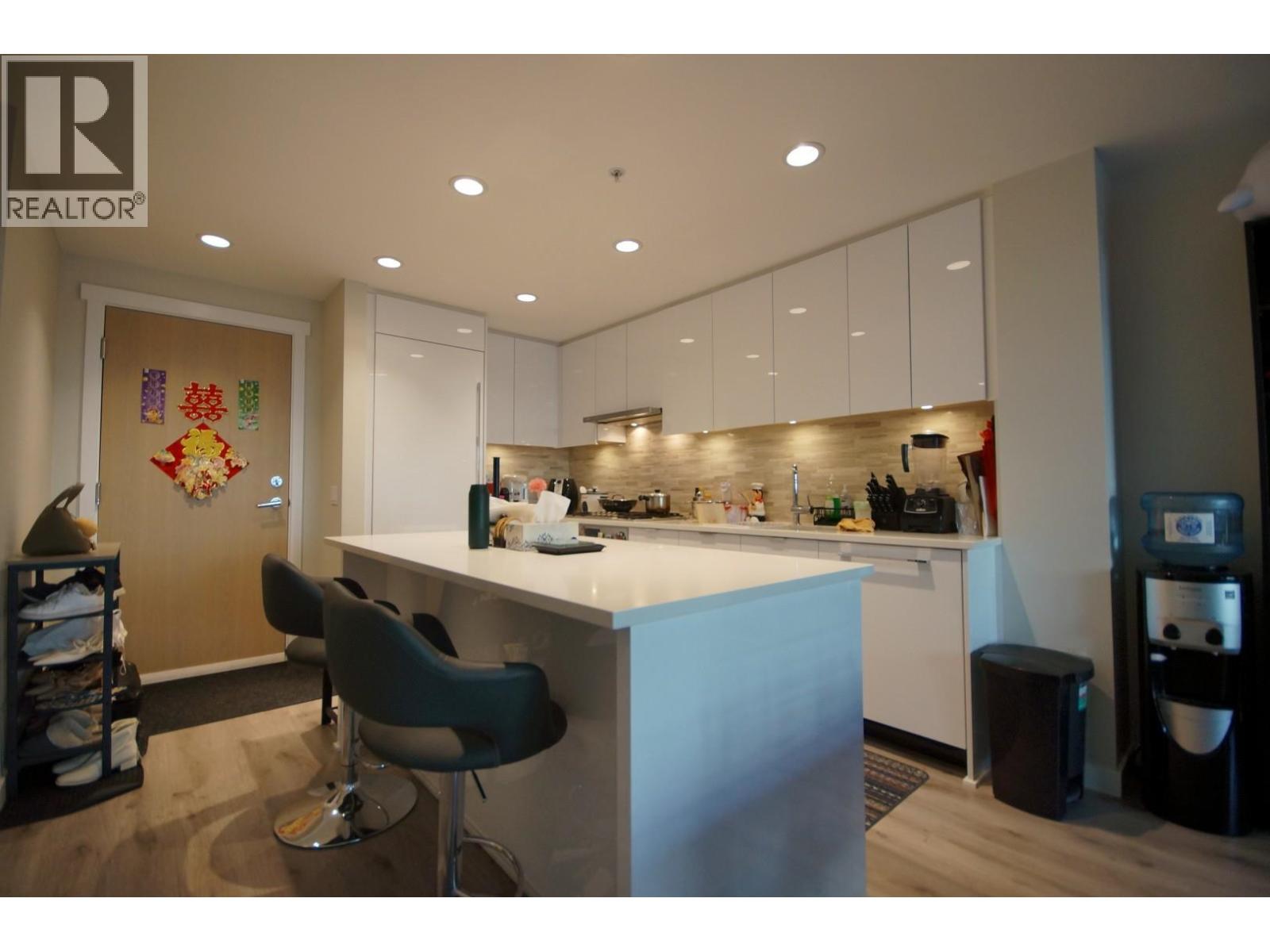 322 9213 ODLIN ROAD, Richmond