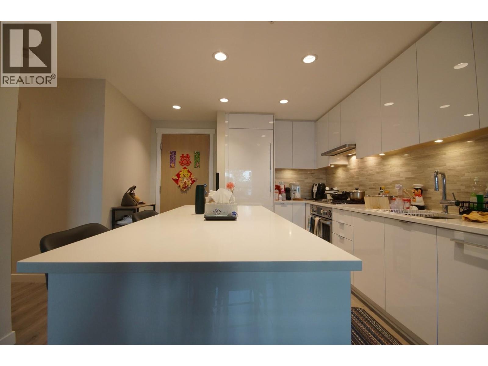 322 9213 ODLIN ROAD, Richmond