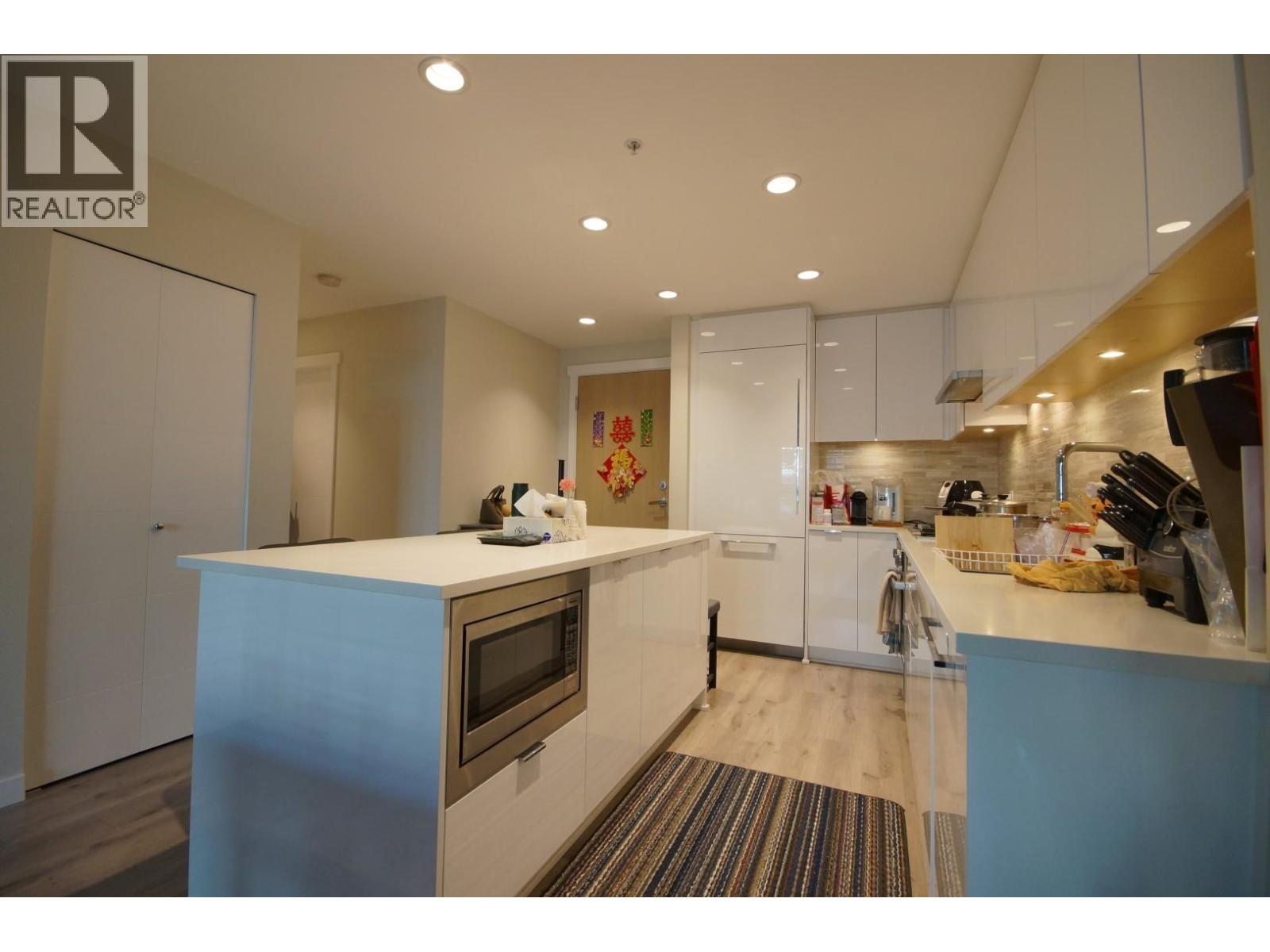 322 9213 ODLIN ROAD, Richmond