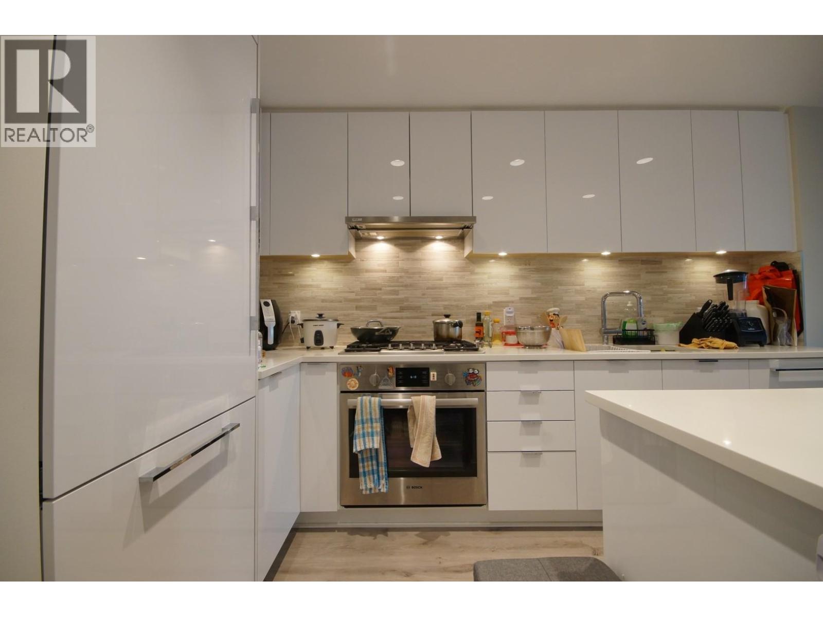 322 9213 ODLIN ROAD, Richmond