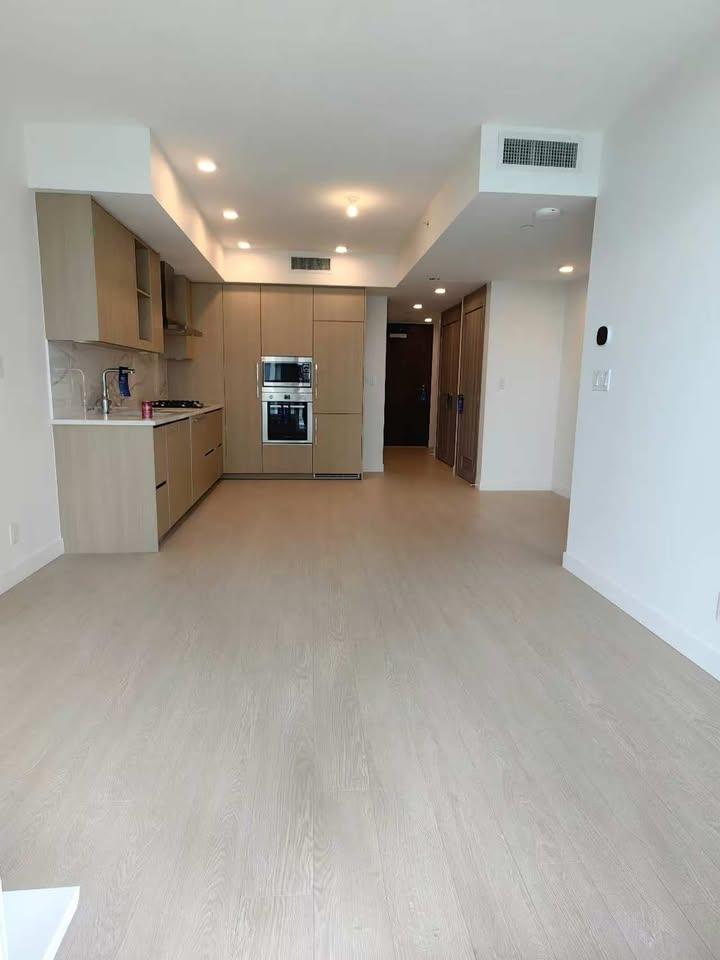 10XX 13778 100 AVENUE, Surrey — photo 3