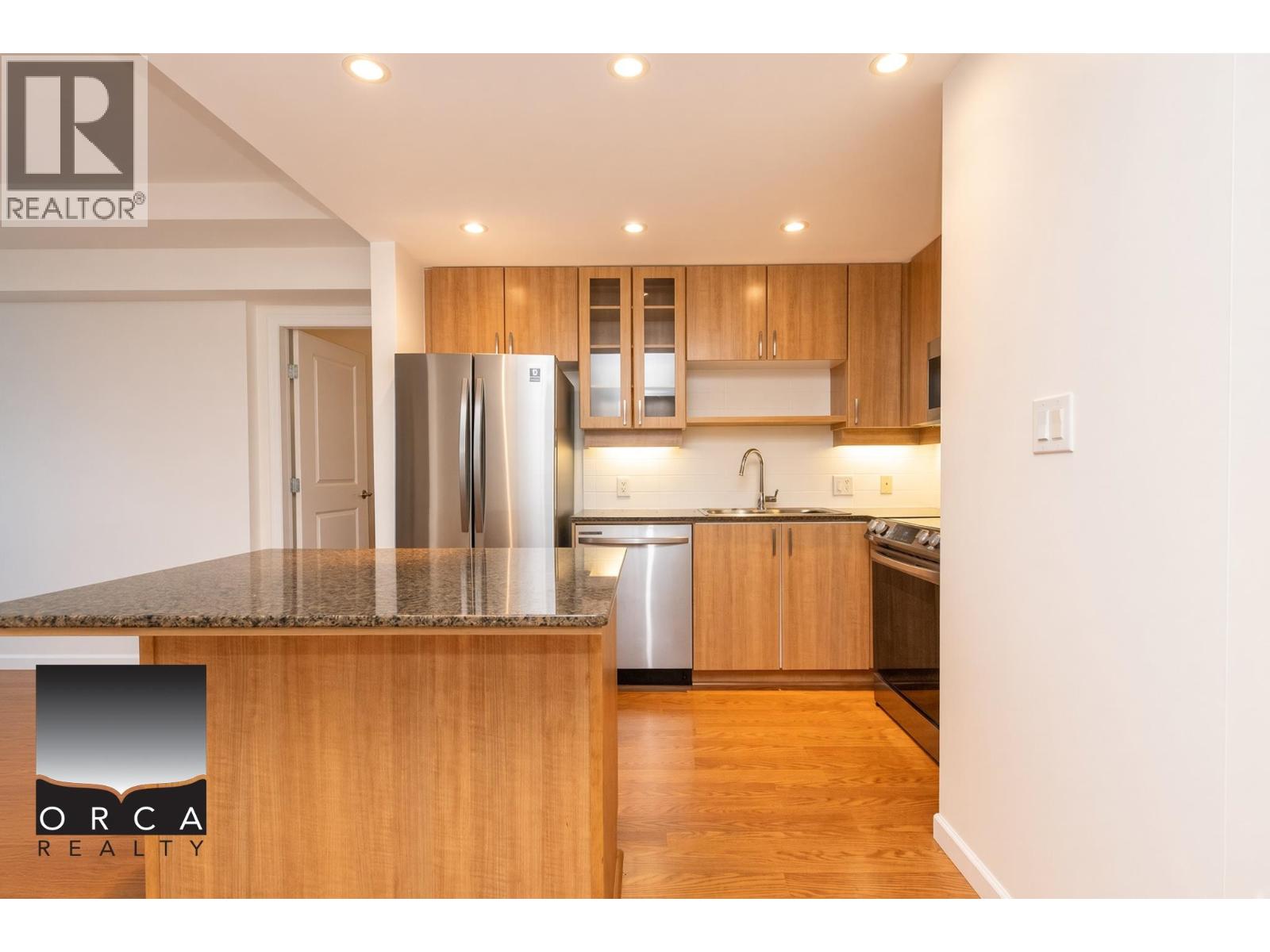 9232 UNIVERSITY CRESCENT, Burnaby — photo 7