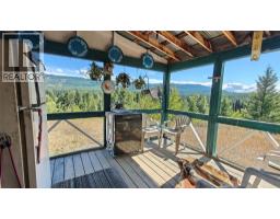 Living room - 1336 Trinity Valley Road, Lumby, BC V0E2G4 Photo 8