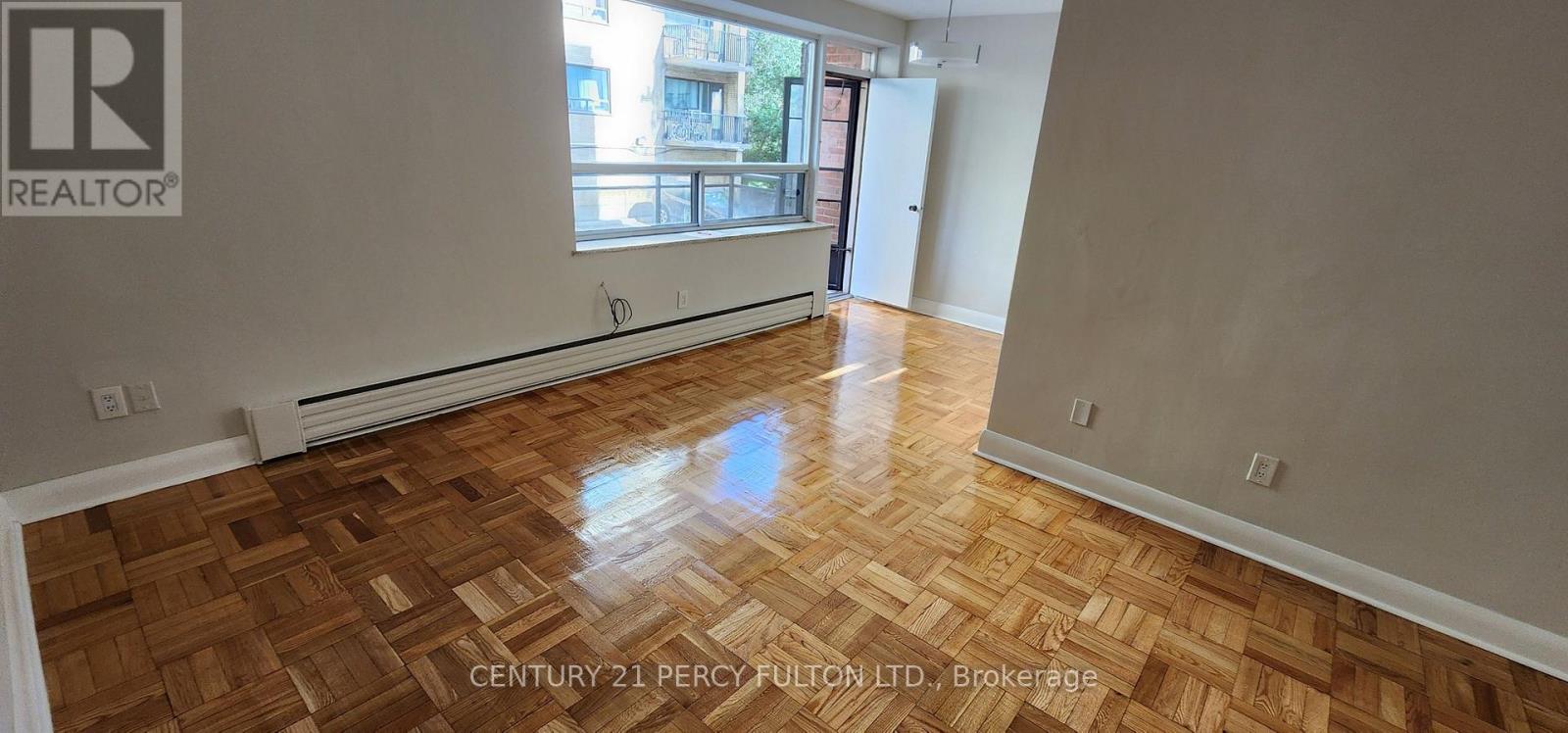 Photo of 837 Roselawn Avenue