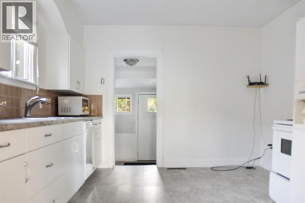 5012 49 Street - 13