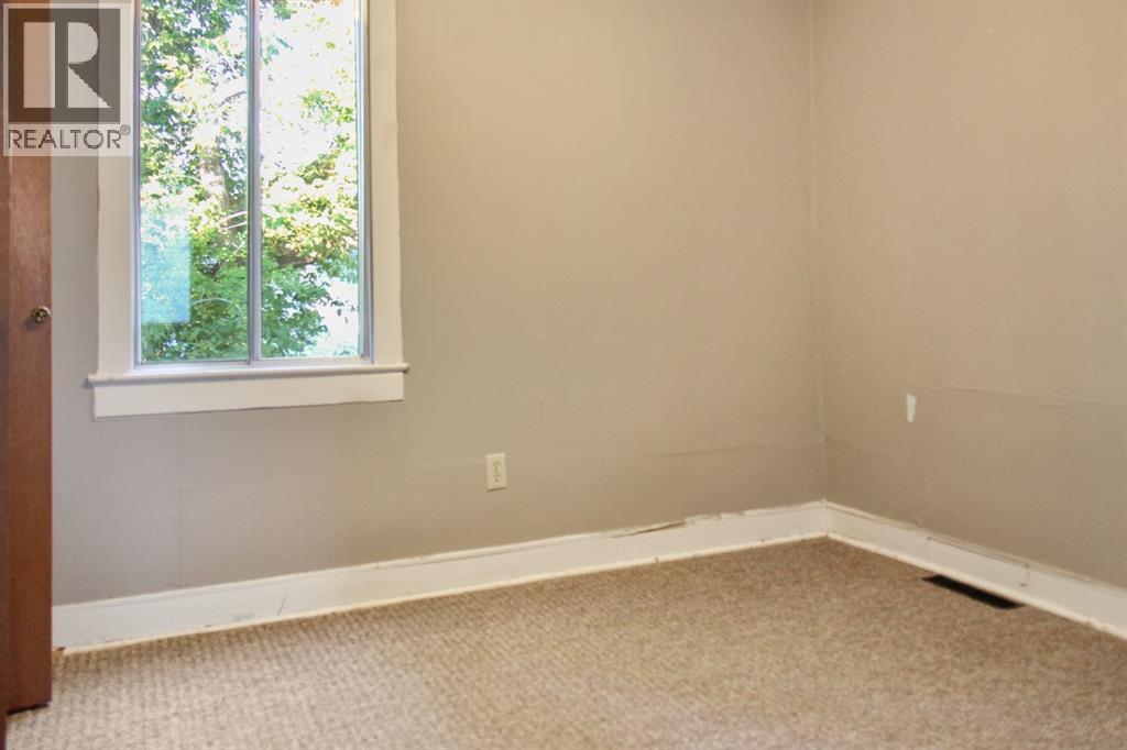 5012 49 Street - 10