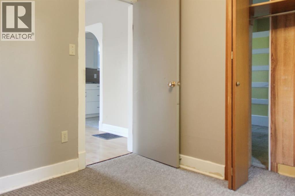 5012 49 Street - 11