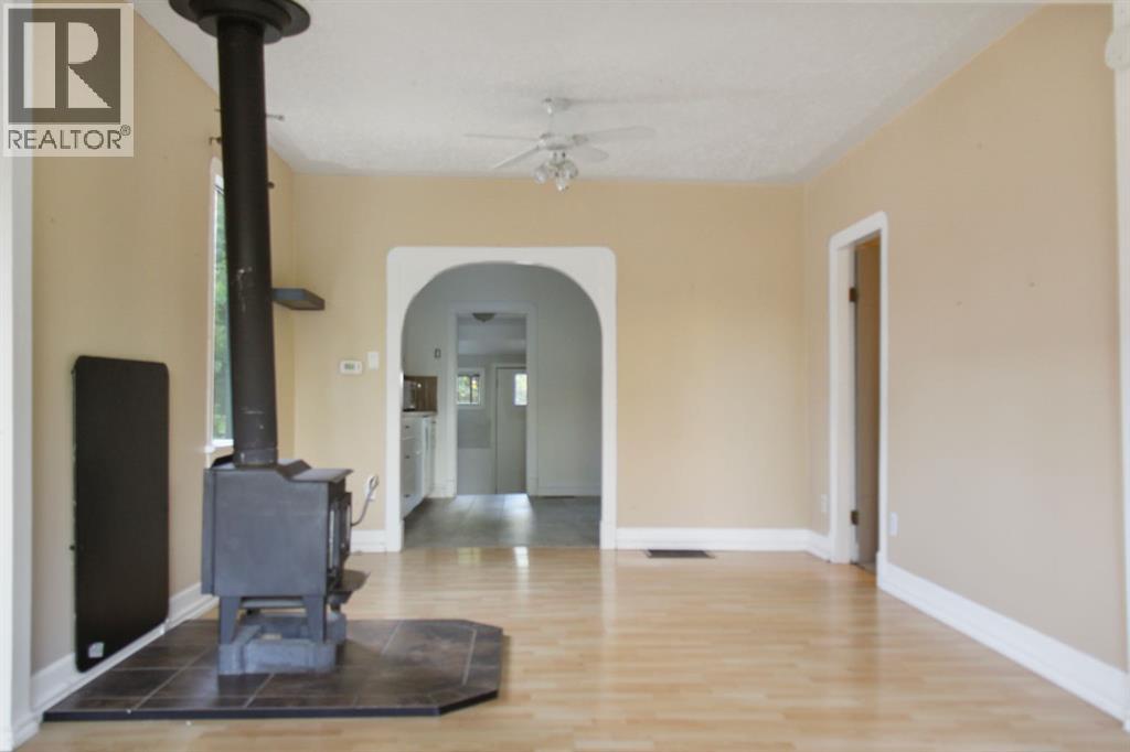 5012 49 Street - Image 4