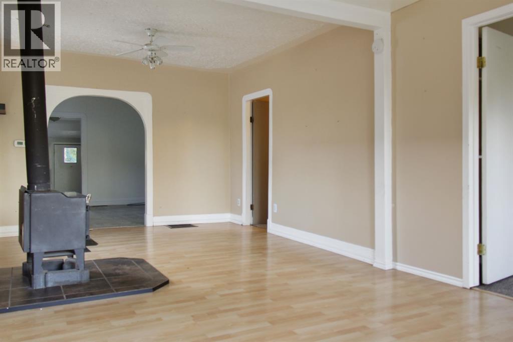 5012 49 Street - 9