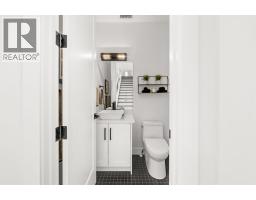 2407 33 Street SW - photo 13
