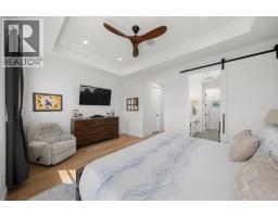 2407 33 Street SW - photo 17