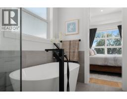 2407 33 Street SW - photo 19