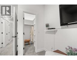 2407 33 Street SW - photo 31