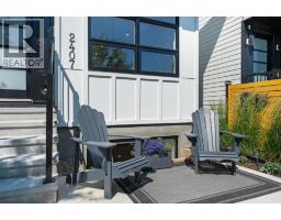 2407 33 Street SW - photo 2