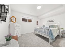 2407 33 Street SW - photo 30