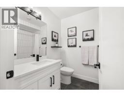 2407 33 Street SW - photo 32