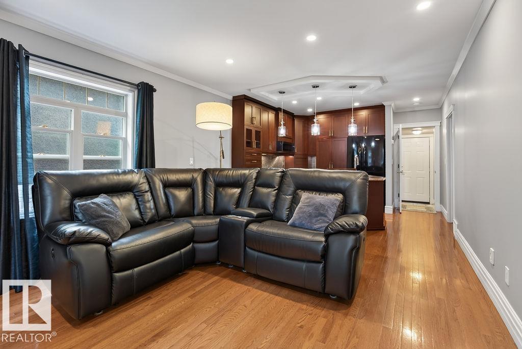 12768 118 ST NW - 4