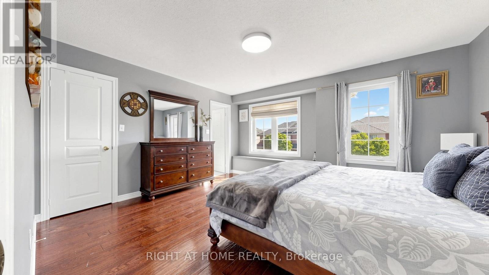 40 CHATEAU DRIVE - Image 32