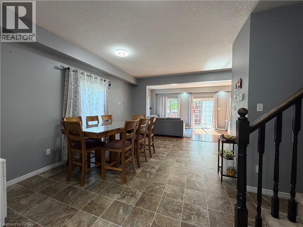 649 WINTERBERRY Avenue, Waterloo — photo 8