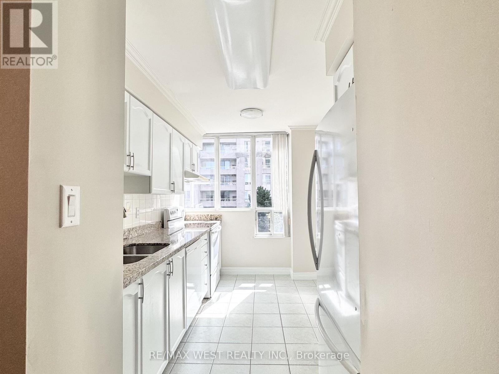 #511 28 EMPRESS AVENUE - 16